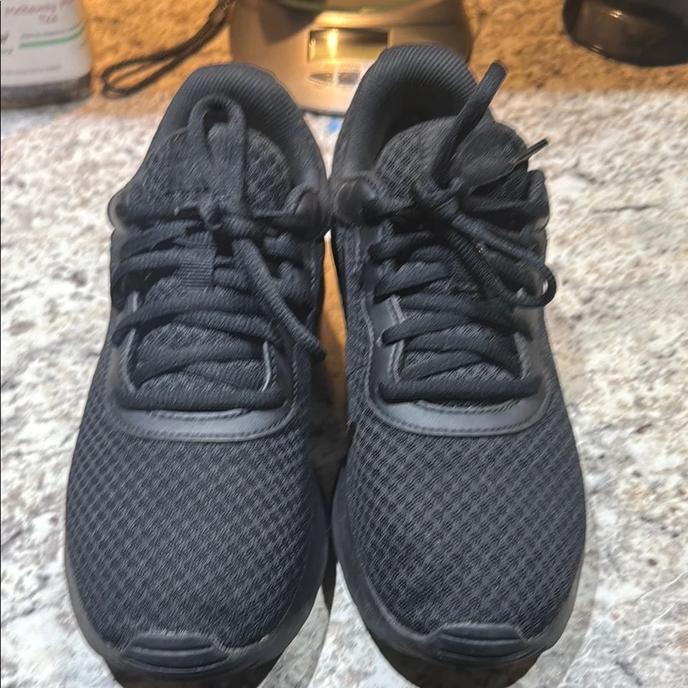 Nike Women's Black Athletic Shoes - Picture 1 of 5